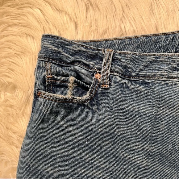 Old Navy Plus Cropped Dad Jean Medium Wash - Picture 6 of 12